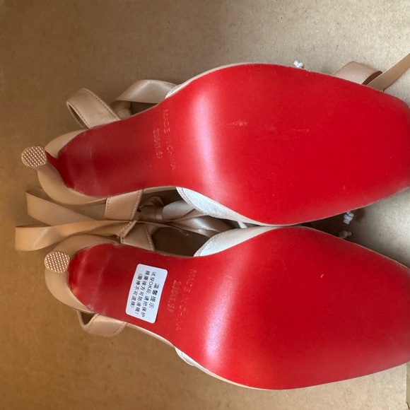 Beige Textured Flats with Ankle Strap and Crisscross Design - Picture 3 of 4